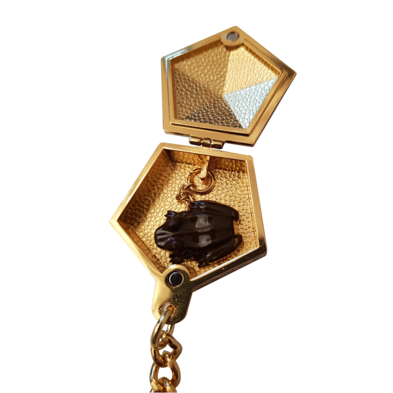 Chocolate-Frog-Keychain-Open-990x990.png