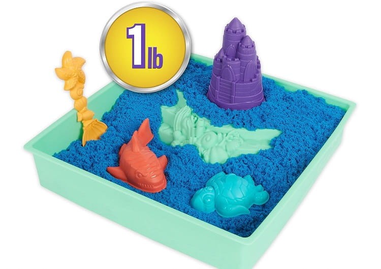 Kinetic Sand - Piasek kinetyczny z podstawką + foremki - Niebieski 6067478