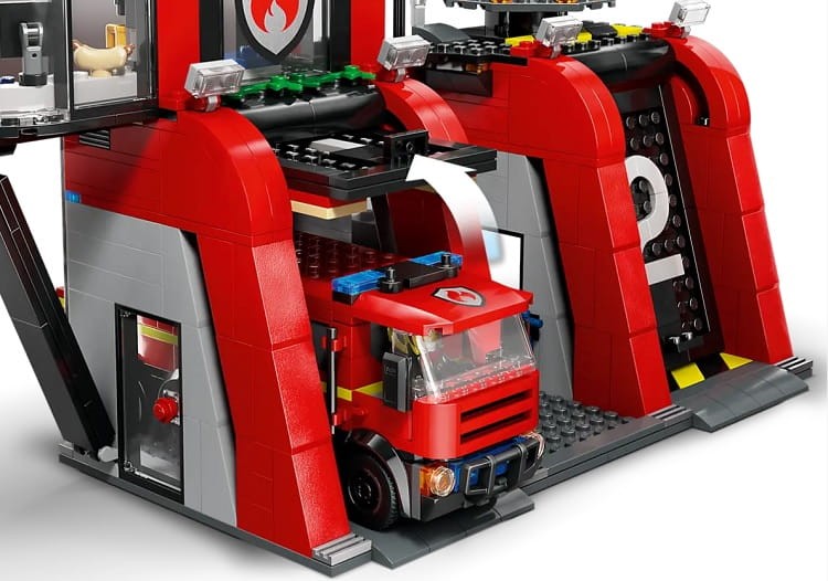 LEGO City 60414 Remiza strażacka z wozem strażackim