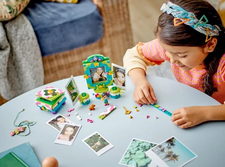 LEGO Disney 43239 Ramka na zdjęcia i szkatułka Mirabel
