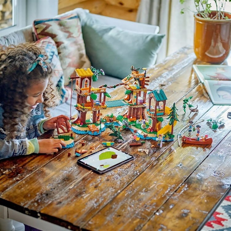 LEGO Friends 42631 Domek na drzewie na obozie kempingowym